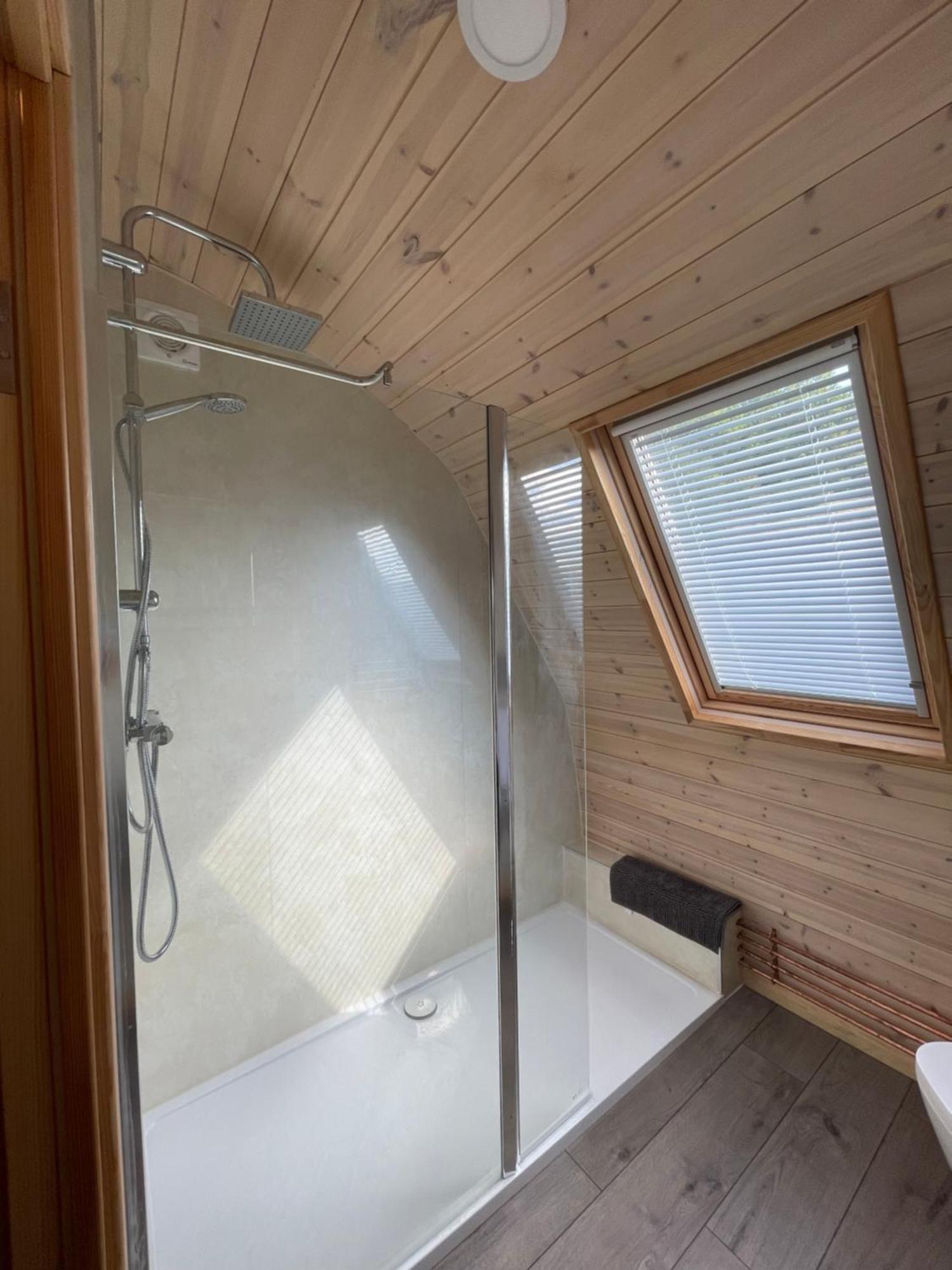 Hotel Squirrel Glamping Pod School House Farm Leighton  Exterior foto